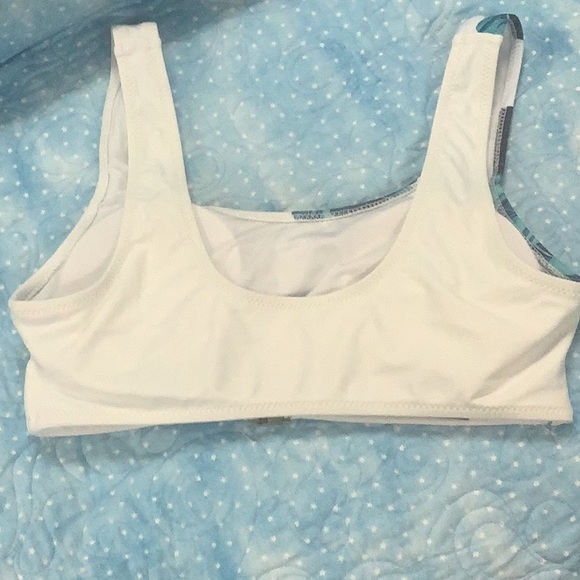 SHEIN Bikini top white blue tropical feel. Stretchy size Small in great … - Picture 3 of 6